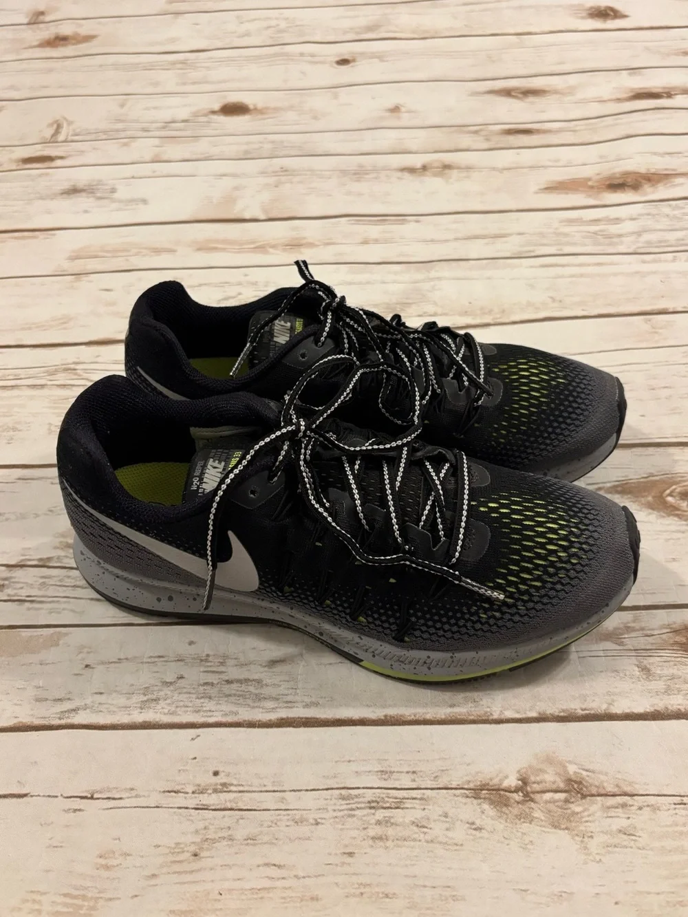 Nike Women’s 15 Pegasus 33 Shield Black/Metallic Silver-Dark Green 849567 001